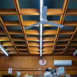 ...soffitto a cassettoni...